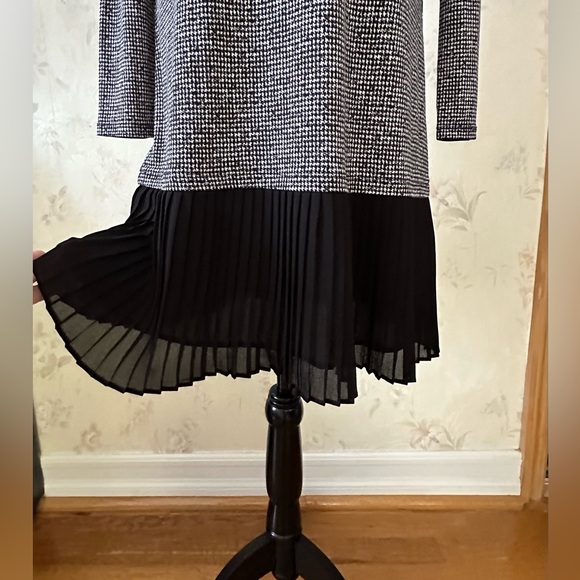 Michael Michael Kors versatile dress with a long sleeve. Size M - Picture 4 of 11